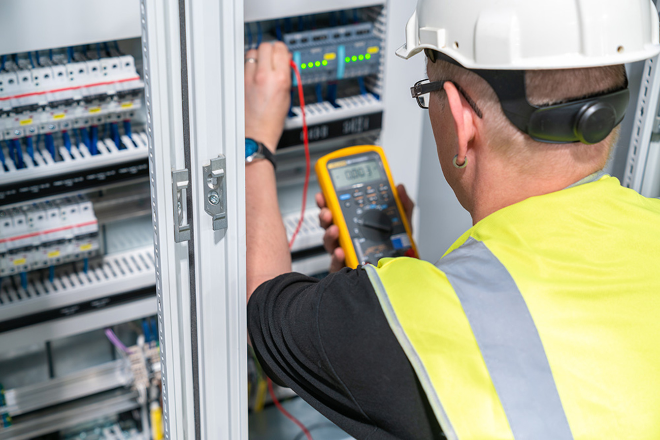 Elektroanlagen-Kontrolle bei Elektro Landmann in Regis-Breitingen
