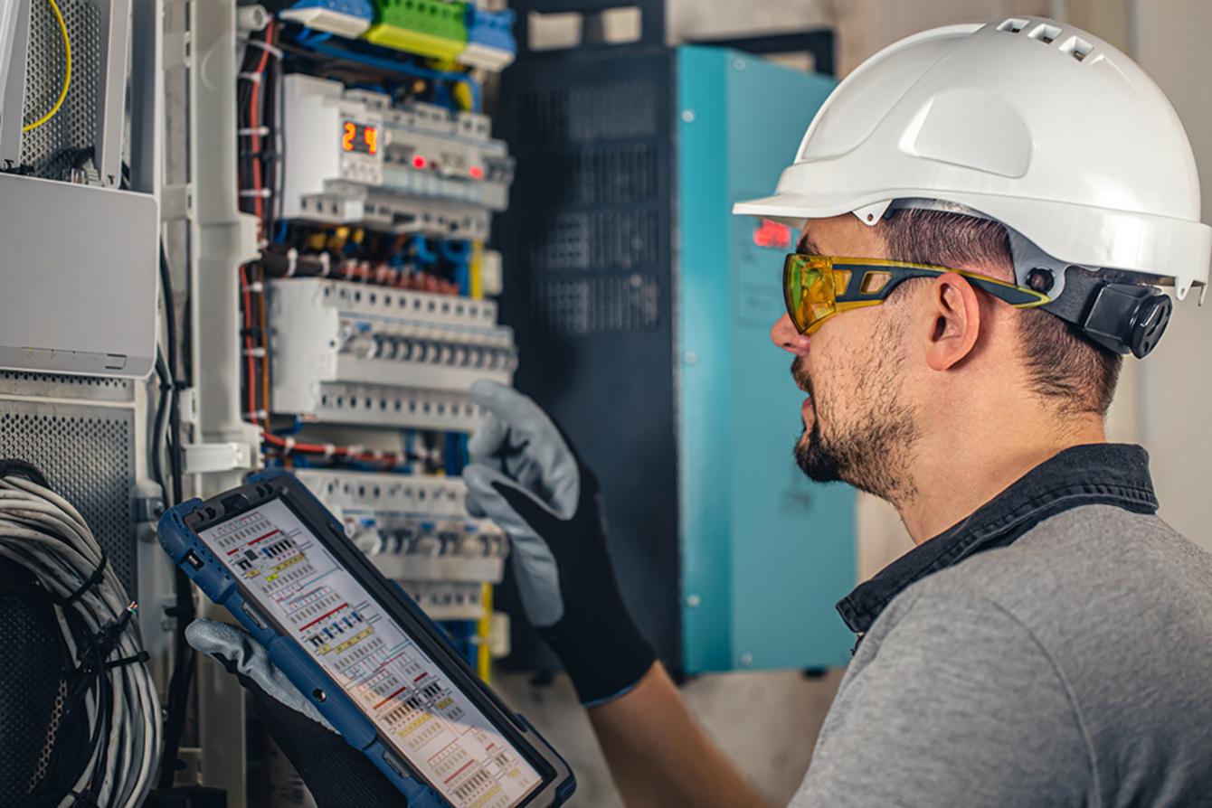 Industrie und Gewerbe bei Elektro Landmann in Regis-Breitingen