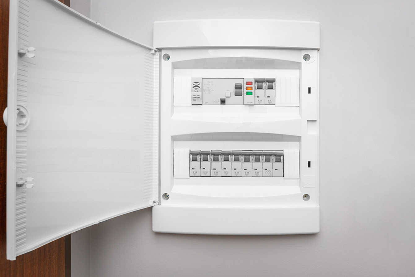 Über­spannungs­schutz bei Elektro Landmann in Regis-Breitingen