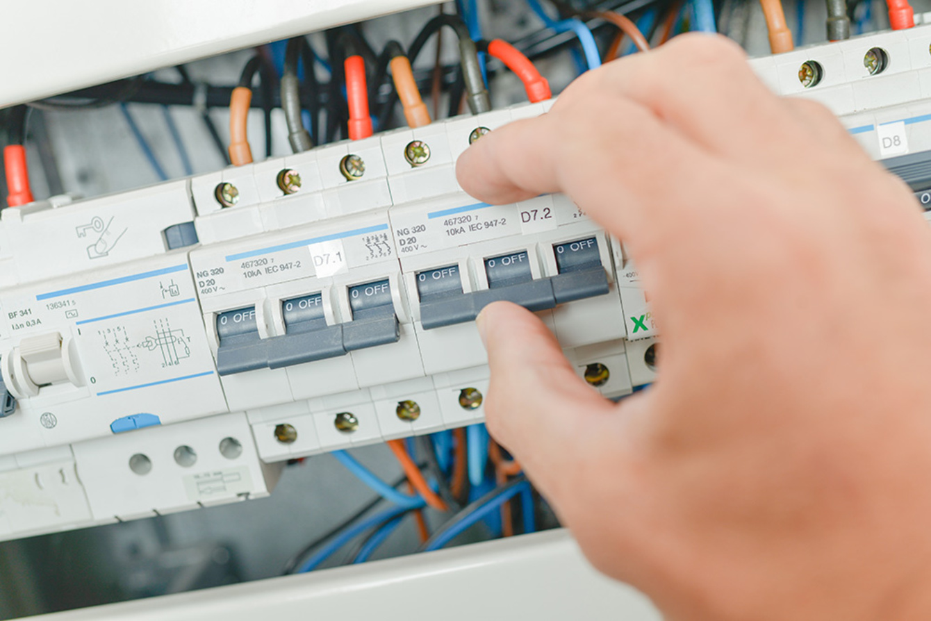 Elektro­installation bei Elektro Landmann in Regis-Breitingen