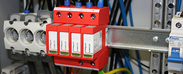 Über­spannungs­schutz bei Elektro Landmann in Regis-Breitingen