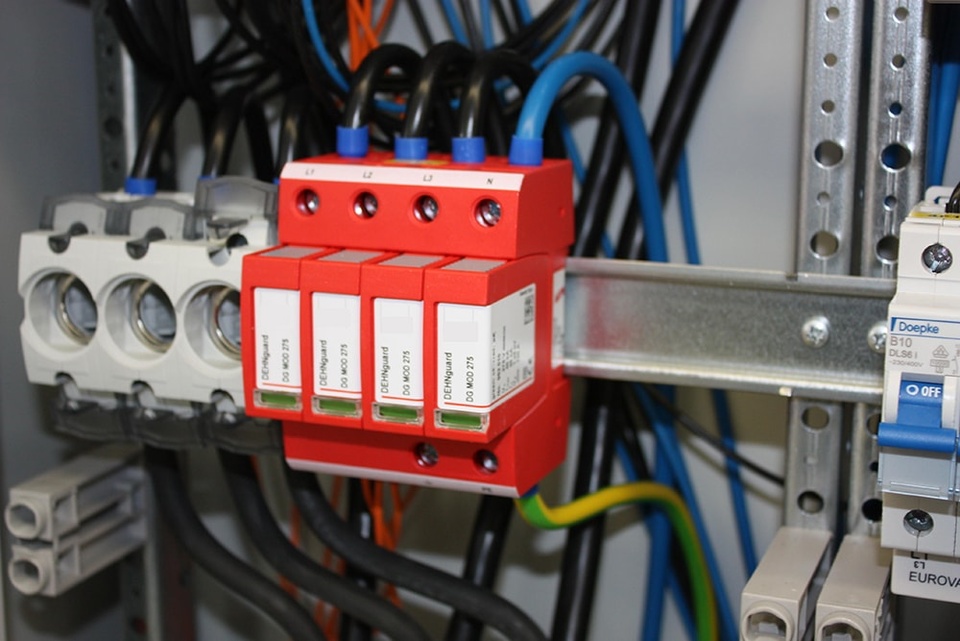 U berspannungsschutz bei Elektro Landmann in Regis-Breitingen